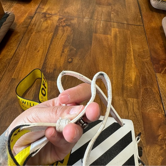 Preloved Off White Diagonal Flap Bag - Picture 5 of 16